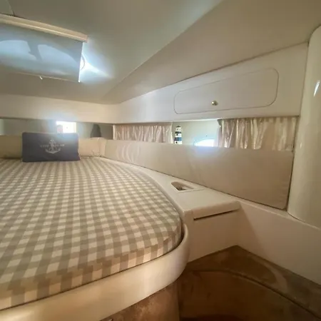 Botel Mareluna Menton