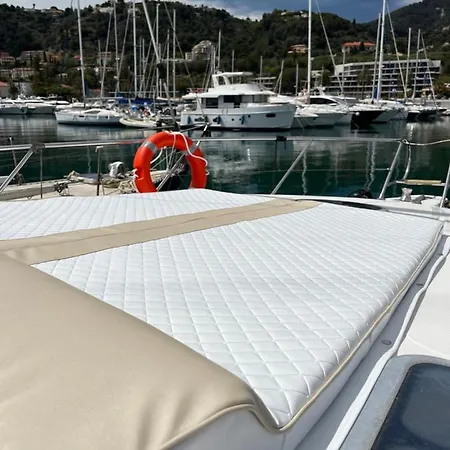 Mareluna Botel Menton